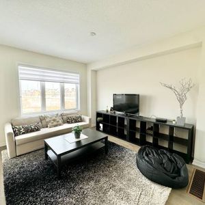 3 BED + 2.5 BATH TOWNHOUSE NIAGARA FALLS - Photo 2