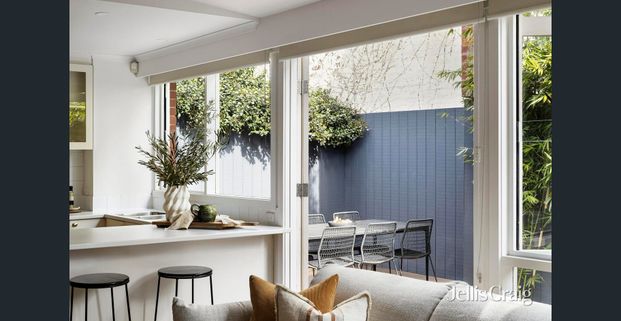 Wide-frontage residence in coveted garden setting - Photo 1