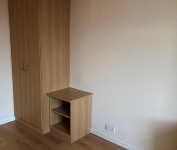 2 Bed Terraced House, Springfield Lane, LS27 - Photo 4