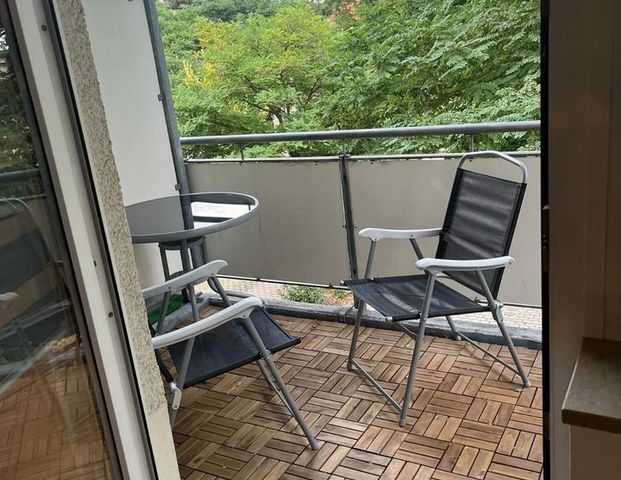 Sudenburg: 2-Raum-Wohnung mit 2 Balkonen, Fahrstuhl + EBK - Photo 1