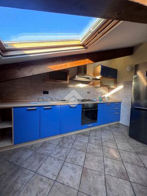 Porzione di trifamiliare in affitto - Photo 1