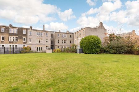 A stunning two or three bedroom furnished second floor flat, which is available for a long-term Let. - Photo 2