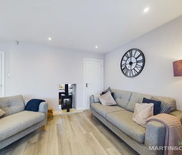 4 bedroom link detached house to rent - Photo 3