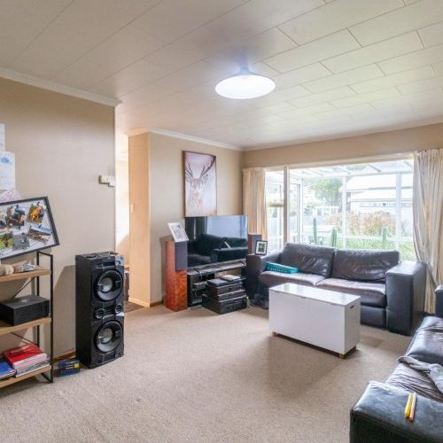 Comfortable Living in Windsor - Photo 1