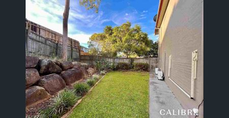 Freestanding townhouse with courtyard - swimming pool in complex - Photo 4