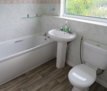 3 bedroom semi-detached house to rent - Photo 6
