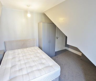 6 bedroom House To Let - Photo 1