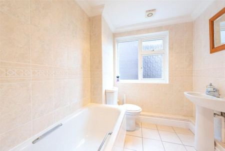 1 bedroom in a house share to rent - Photo 4