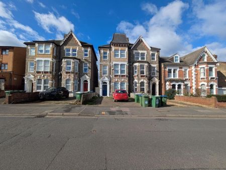 1 bedroom house of multiple occupation to rent - Photo 2