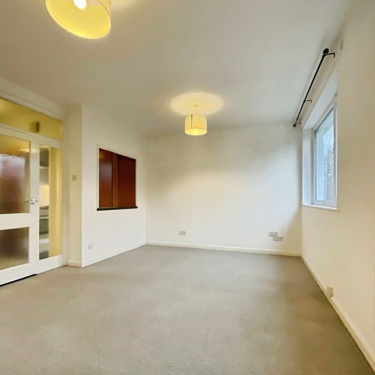 2 bedroom Flat to let - Photo 1