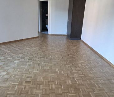 Situé au centre-ville de Payerne - Photo 1