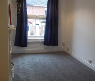 4 bedroom terraced house to rent - Photo 2