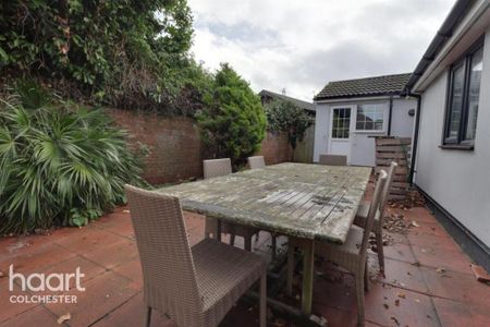 1 bedroom in a house share to rent - Photo 3