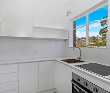 Freshly Renovated One Bedroom Apartment - Photo 5