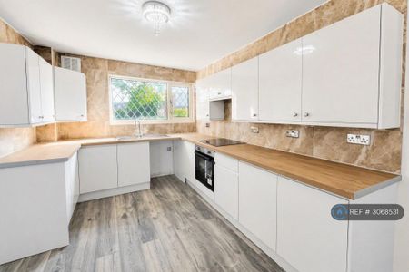 3 bedroom terraced house to rent - Photo 4