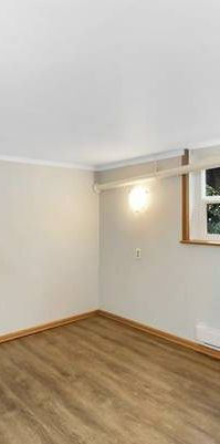 Newly renovated 2 bedroom basement suite. Pets welcome! - Photo 1