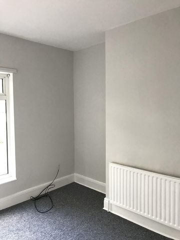 4 bedroom terraced house to rent - Photo 2