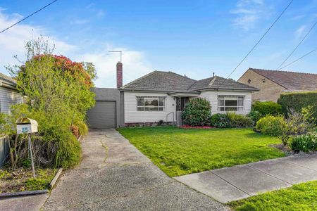Neat as a Pin in Prime Alfredton Location - Photo 3
