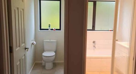 Sunny single level family home - Photo 4