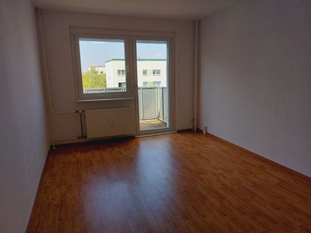 Dachgeschoss - 3 Räume - Balkon - EBK - Tageslichtbad - ab März 26 - Photo 3