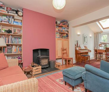 4 bedroom semi-detached house to rent - Photo 2