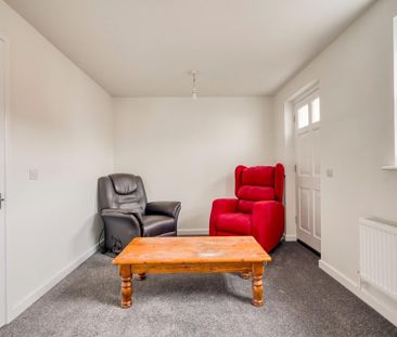 3 bedroom semi-detached house to rent - Photo 2