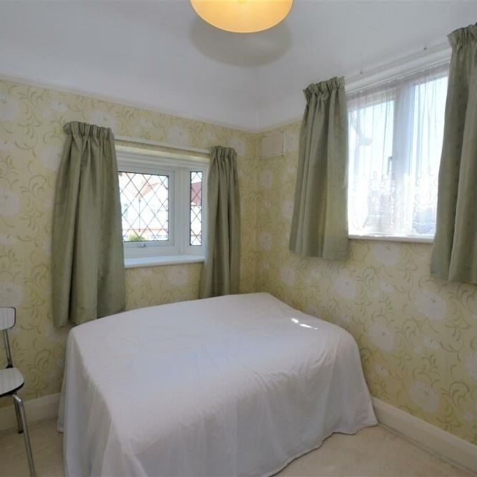 3 Bed Semi-Detached House, Heath Road, TW3 - Photo 1