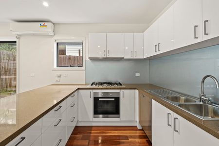 3/10 Strabane Avenue, Mont Albert North VIC 3129 - Townhouse For Rent | Domain - Photo 4