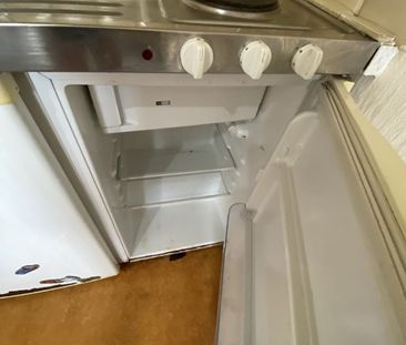 Room in a Shared House, Beech House Road, CR0 - Photo 2