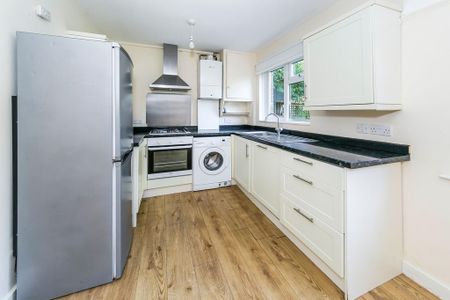 3 bedroom semi-detached house to rent - Photo 2