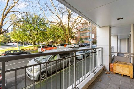 Large Studio Living! - Photo 3