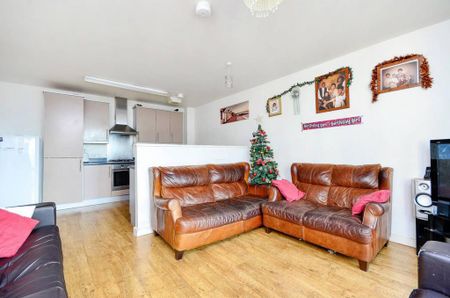 3 bedroom flat to rent - Photo 5