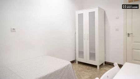 Lovely room with double bed for rent in Argüelles - Photo 3