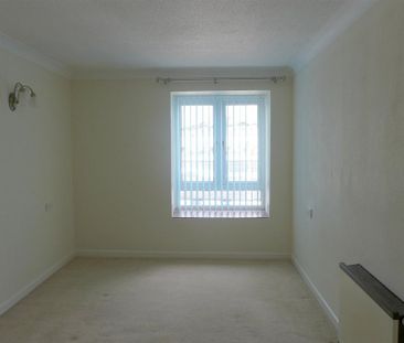 1 bedroom retirement property to rent - Photo 5