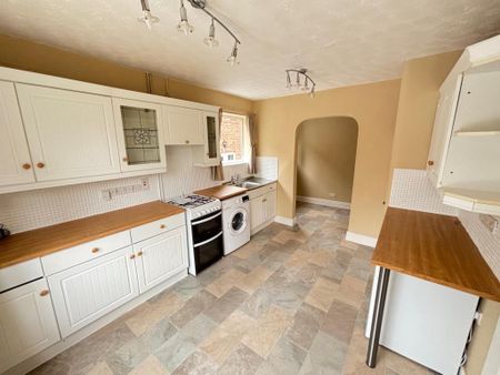 3 bedroom semi-detached house to rent - Photo 3