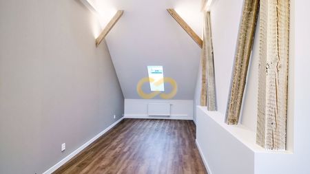 Pronájem bytu 2+kk 146 m² - Fotografie 3