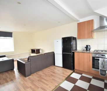 4 bedroom flat to rent - Photo 6