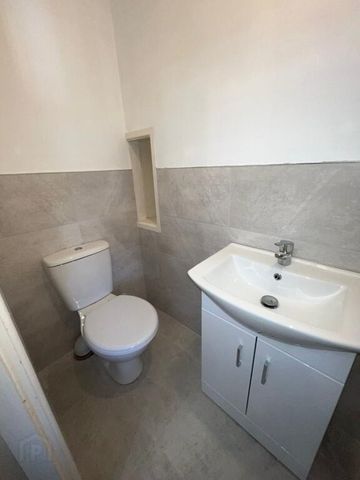 En-Suite Room, 4 Eglantine Gardens, Belfast, BT9 6EZ - Photo 5