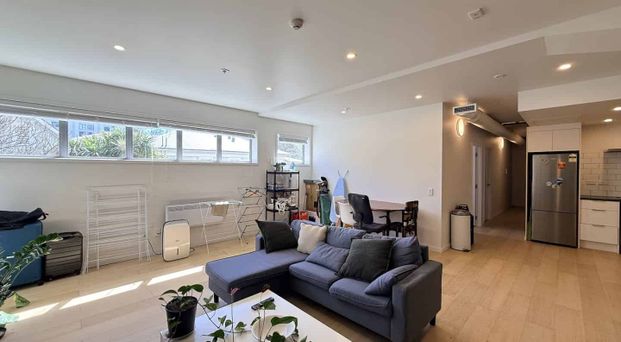 Spacious 4-Bedroom Apartment - Photo 1