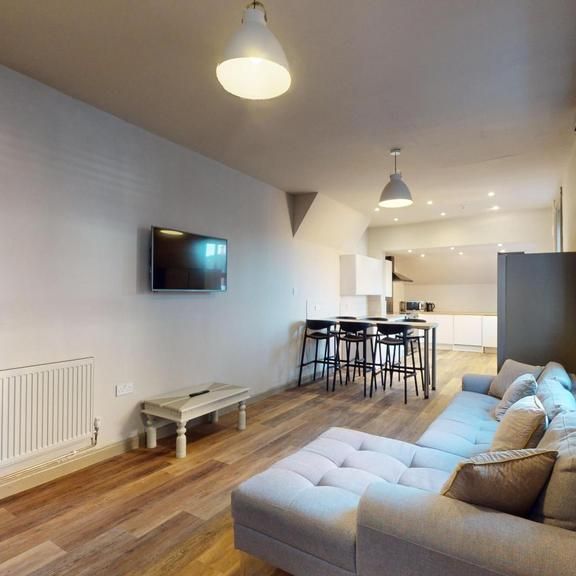8 bedroom house to rent - Photo 1