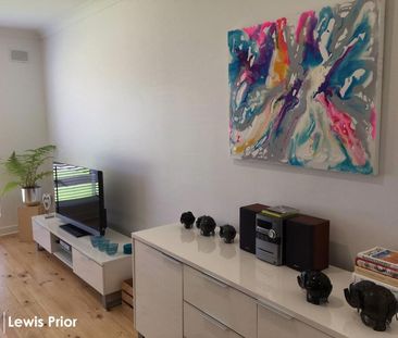 Modern Unit With A View - Photo 2