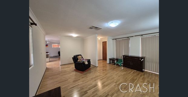 4x1 House in Eden Hill with Dual Driveway & Heaps of Parking - Photo 1