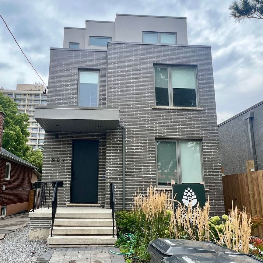 For Lease - 909 Castlefield Avenue Unit# 2, Toronto, Ontario - Photo 1