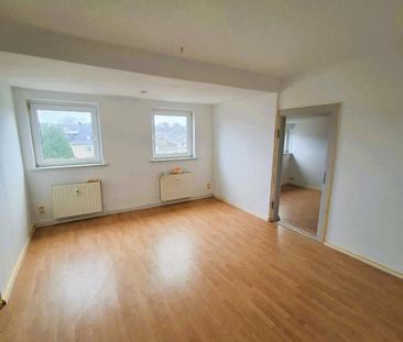Tolle 3-Raum-DG-Wohnung mit EBK in Altchemnitz - Frisch Renoviert !! - Photo 4