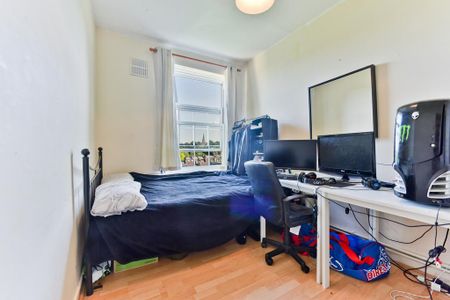 3 bedroom flat to rent - Photo 2