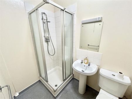 Midanbury Lane, Southampton - Photo 5