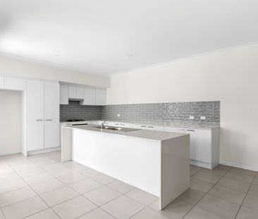 Modern Family Home - Photo 2