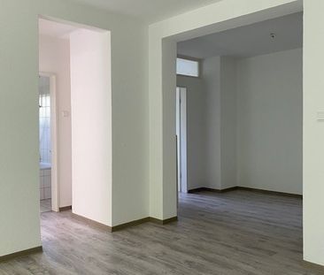 Einziehen und Wohlfühlen ! Renovierte 2-Zimmer-Wohnung mit Blick in... - Foto 1