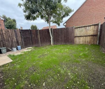 3 bedroom end of terrace house to rent - Photo 3