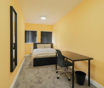 6 bedroom terraced house to rent - Photo 2